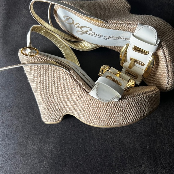 Exquisite Dolce&Gabana wedges. Wore them once.AUTHENTIC - Picture 7 of 7